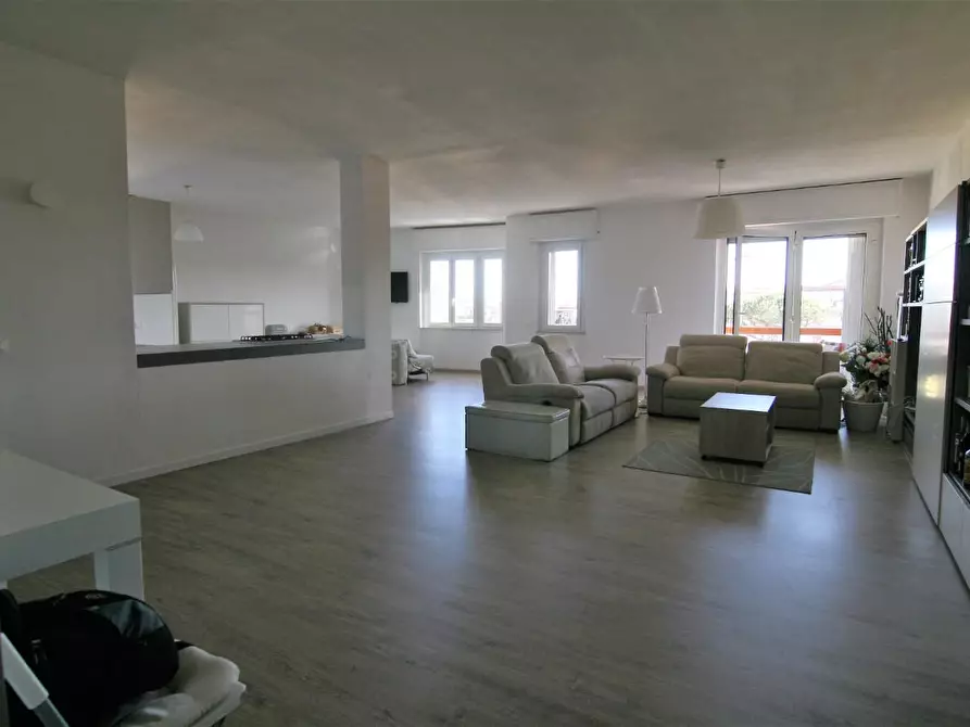 Immagine 8 di Appartamento in vendita  a Carrara