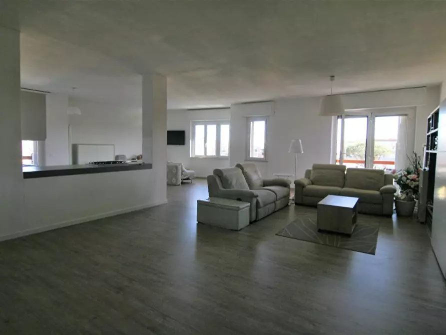 Immagine 2 di Appartamento in vendita  a Carrara