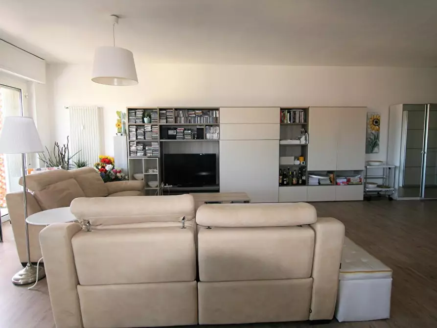 Immagine 6 di Appartamento in vendita  a Carrara