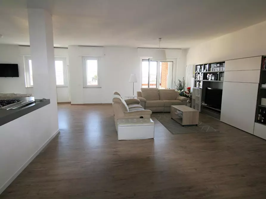 Immagine 7 di Appartamento in vendita  a Carrara