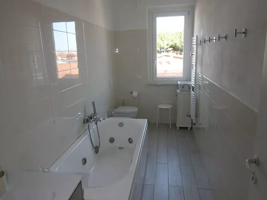 Immagine 15 di Appartamento in vendita  a Carrara