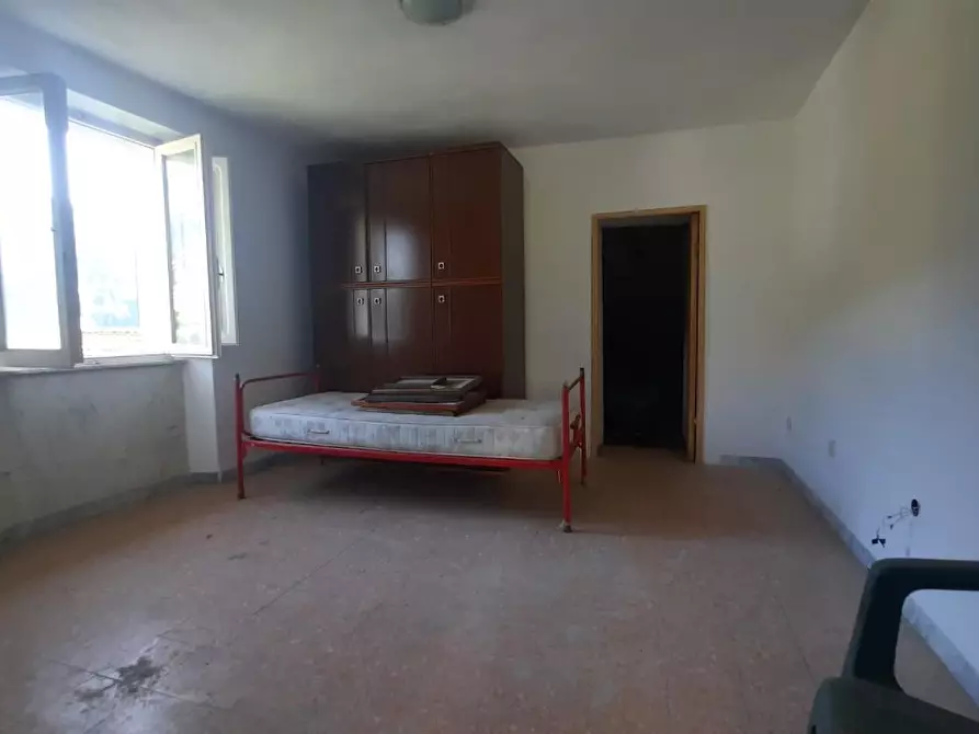 Immagine 5 di Casa semindipendente in vendita  a Massa