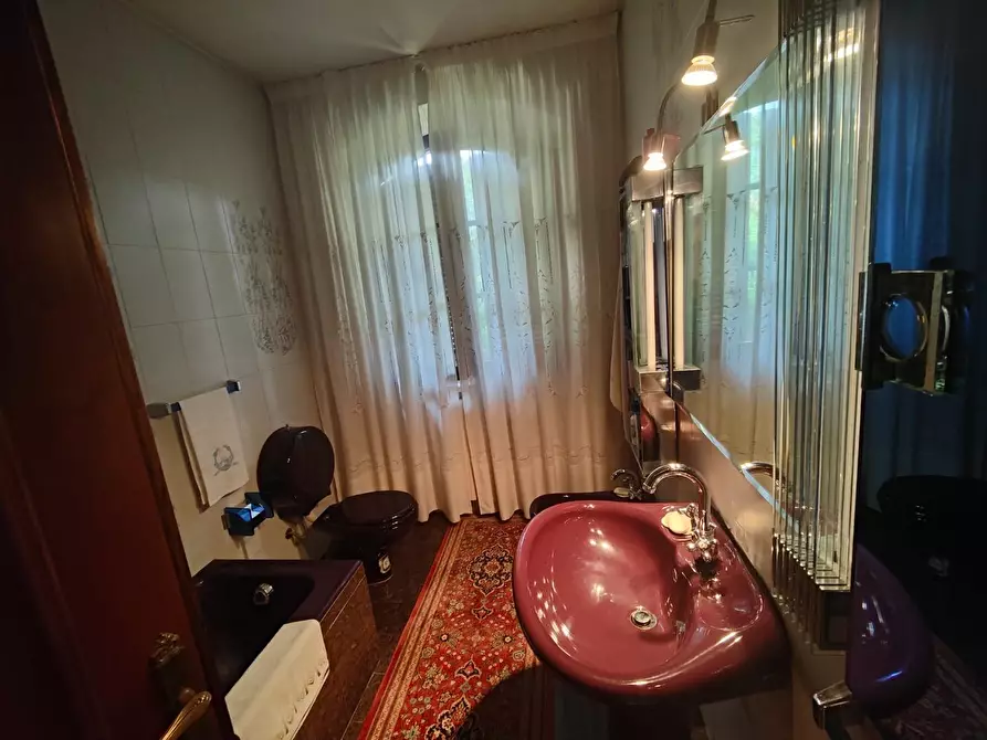 Immagine 21 di Villa in vendita  a Carrara