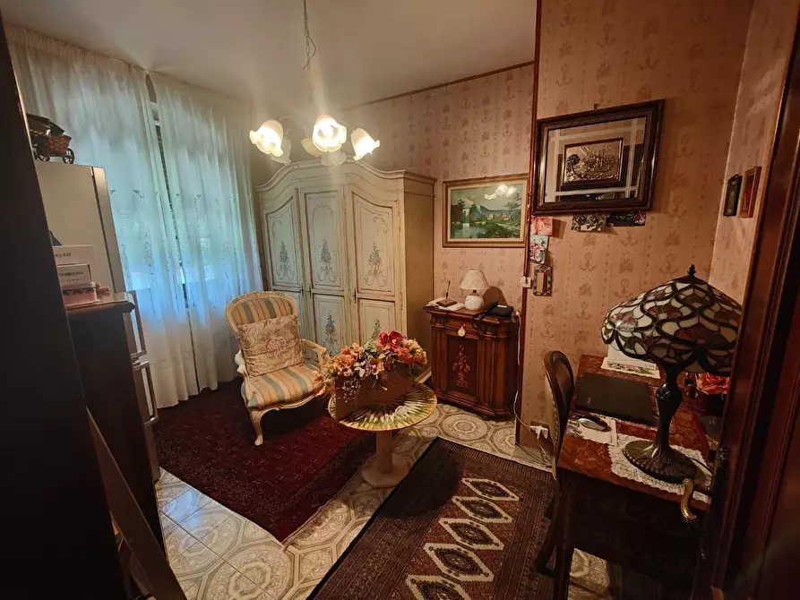 Immagine 25 di Villa in vendita  a Carrara