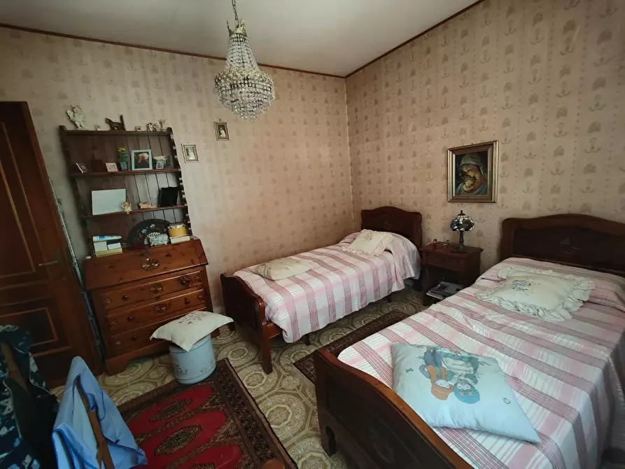 Immagine 19 di Villa in vendita  a Carrara