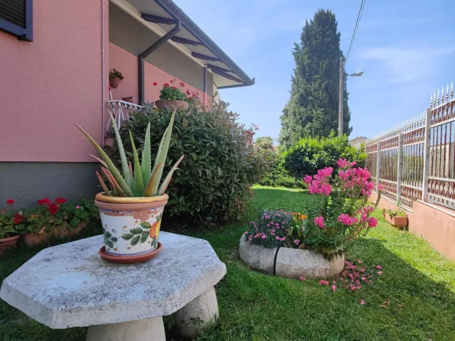 Immagine 4 di Villa in vendita  a Carrara