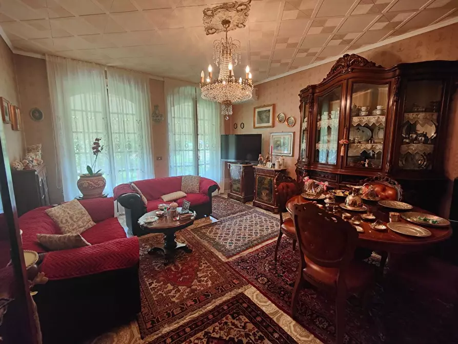 Immagine 24 di Villa in vendita  a Carrara