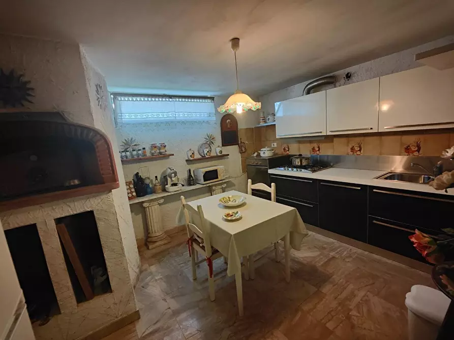 Immagine 17 di Villa in vendita  a Carrara