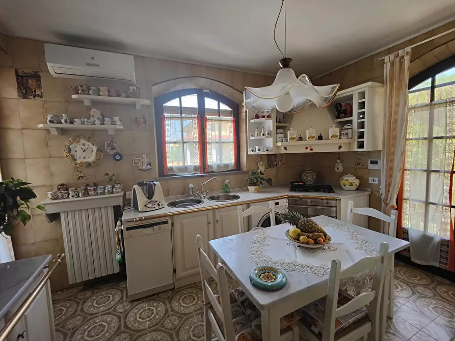 Immagine 28 di Villa in vendita  a Carrara