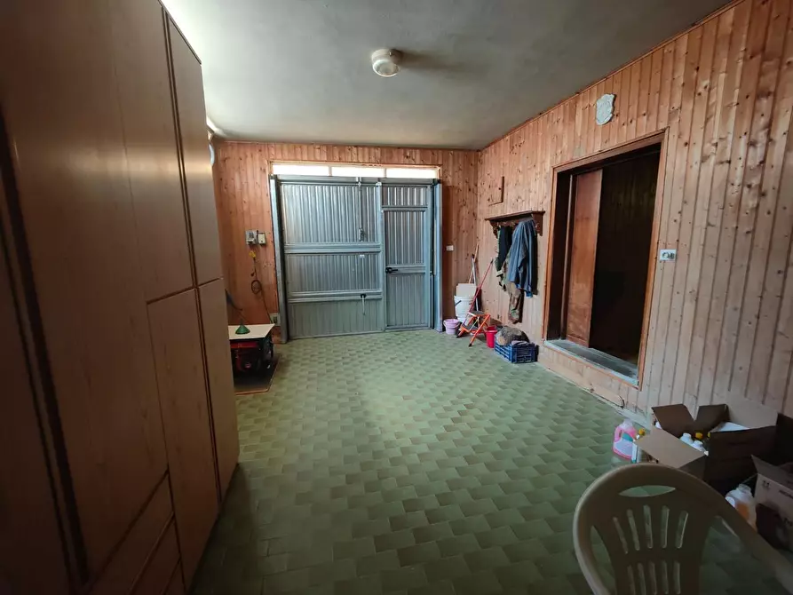 Immagine 11 di Villa in vendita  a Carrara