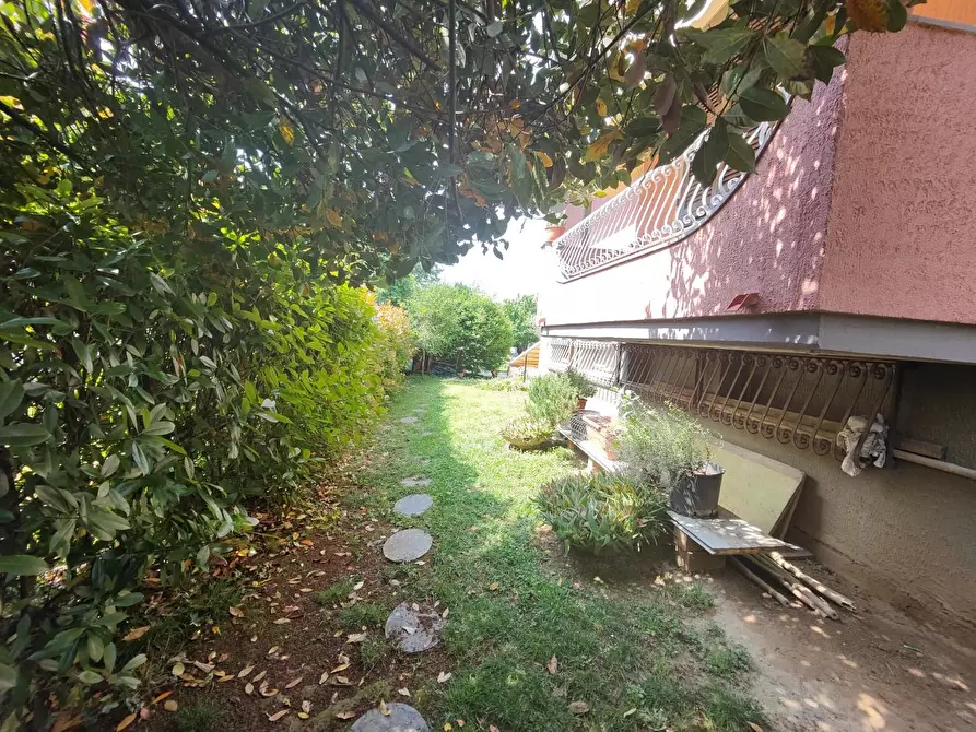 Immagine 2 di Villa in vendita  a Carrara