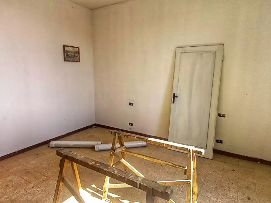 Immagine 5 di Palazzo in vendita  a Montaione