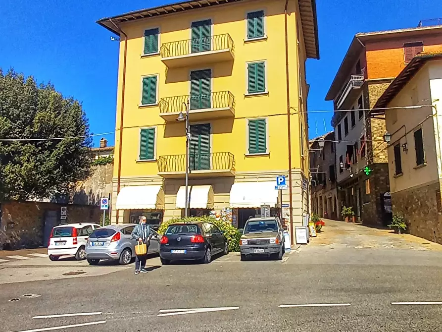 Immagine 4 di Palazzo in vendita  a Montaione