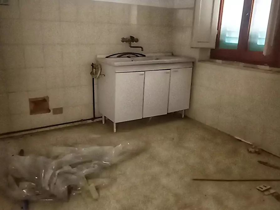 Immagine 9 di Palazzo in vendita  a Montaione