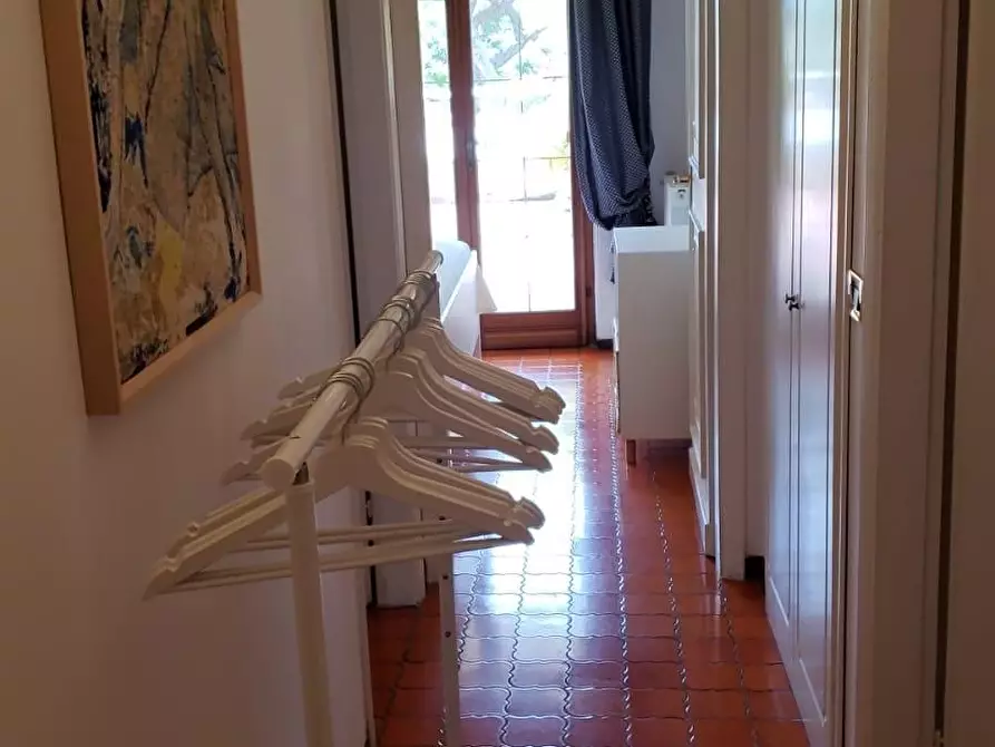 Immagine 16 di Mansarda in affitto  a Massa