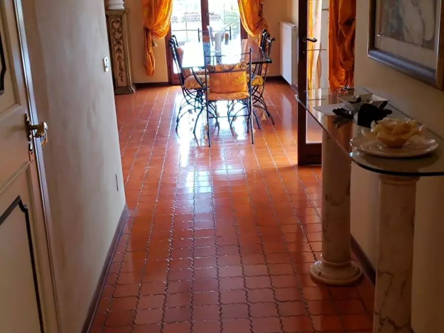 Immagine 4 di Mansarda in affitto  a Massa