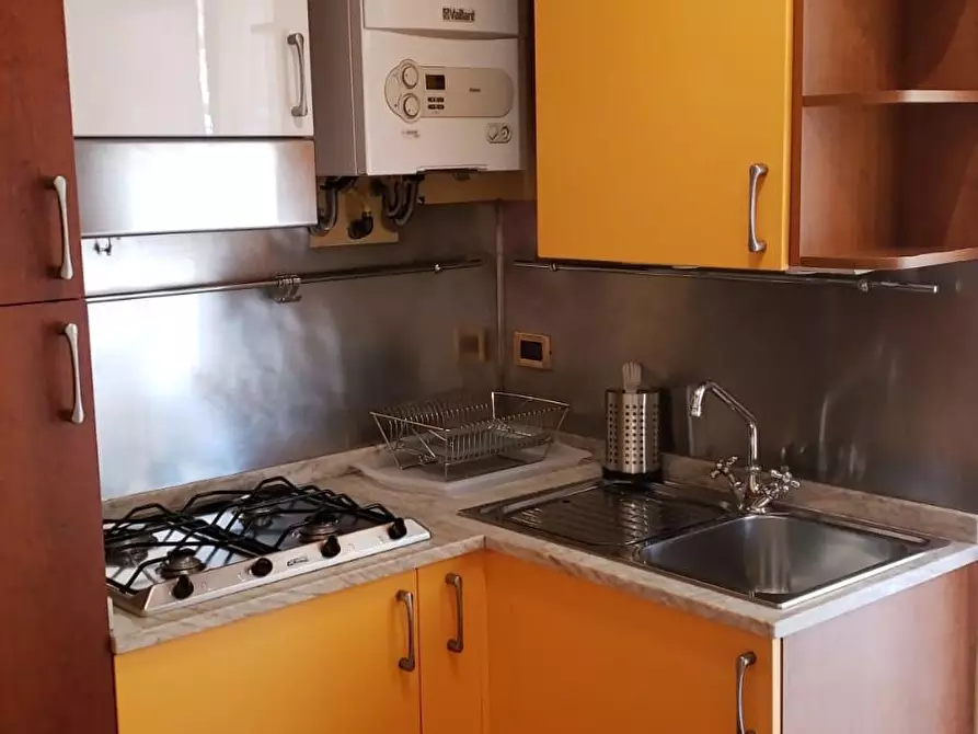 Immagine 6 di Mansarda in affitto  a Massa