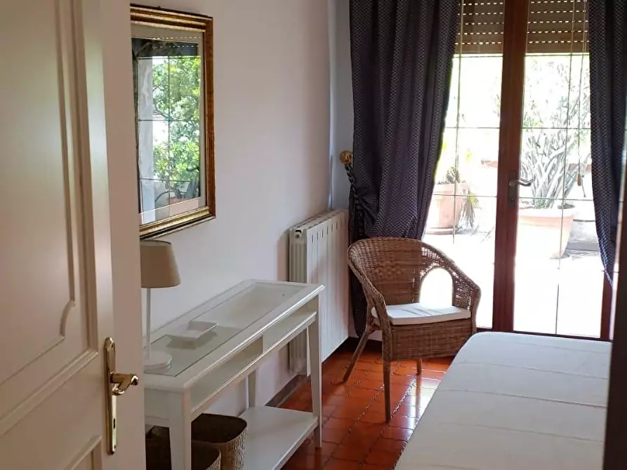 Immagine 11 di Mansarda in affitto  a Massa