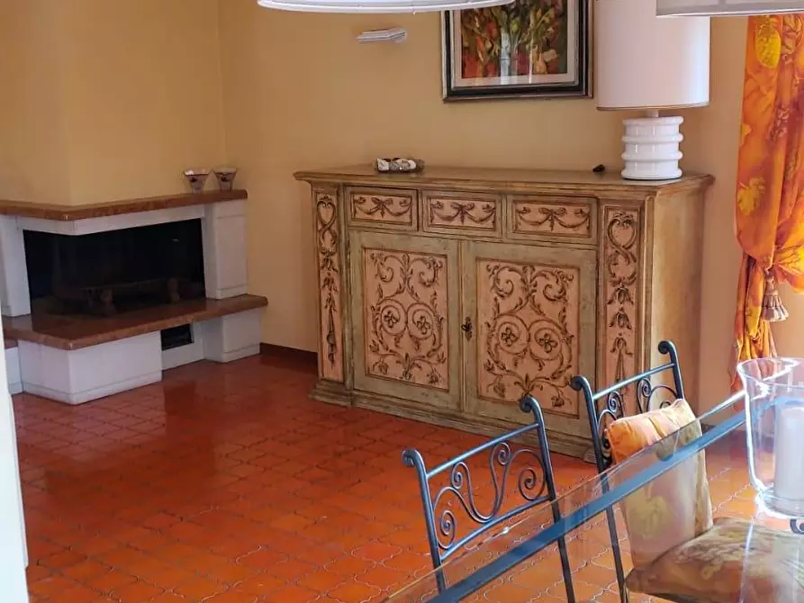 Immagine 1 di Mansarda in affitto  a Massa