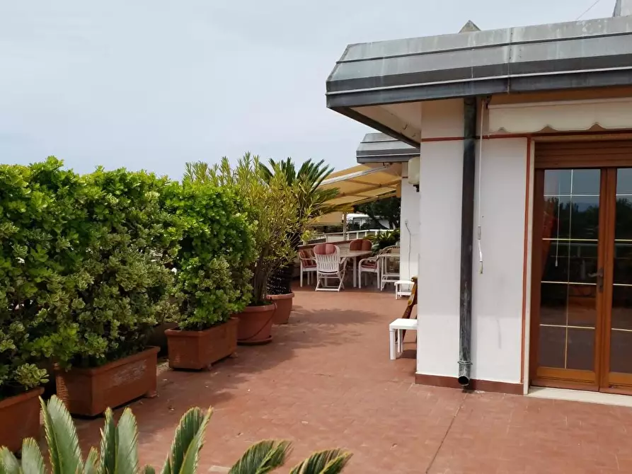 Immagine 38 di Mansarda in affitto  a Massa