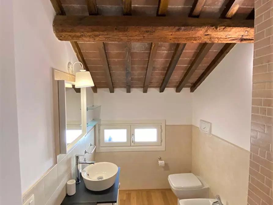 Immagine 14 di Casa semindipendente in affitto  a Lucca