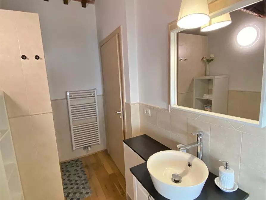 Immagine 15 di Casa semindipendente in affitto  a Lucca
