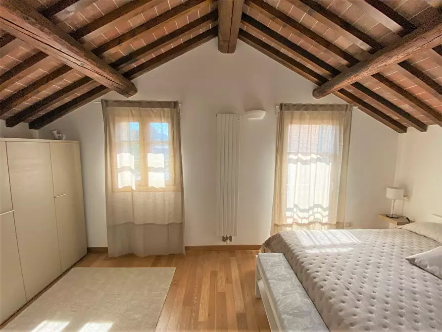 Immagine 11 di Casa semindipendente in affitto  a Lucca