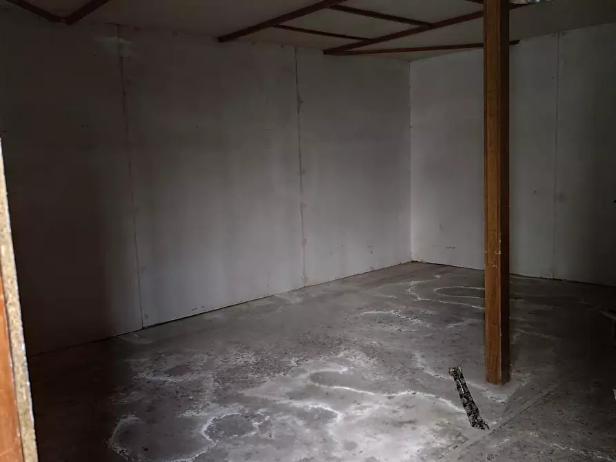 Immagine 4 di Attività artigianale in vendita  a Peccioli