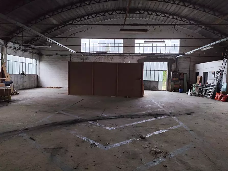 Immagine 5 di Attività artigianale in vendita  a Peccioli