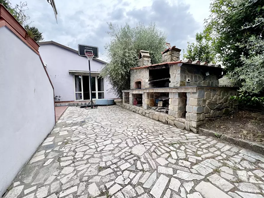 Immagine 31 di Villa in vendita  a Cascina