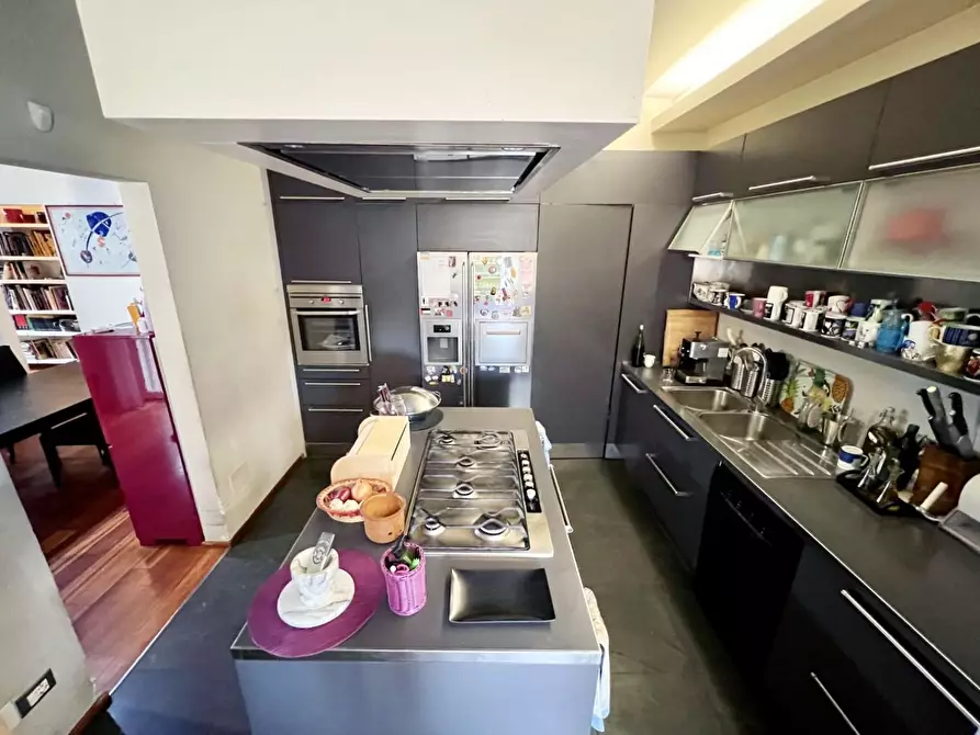 Immagine 11 di Villa in vendita  a Cascina