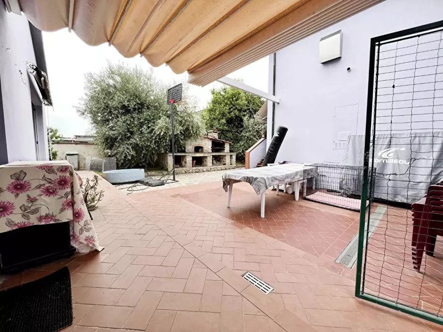 Immagine 38 di Villa in vendita  a Cascina