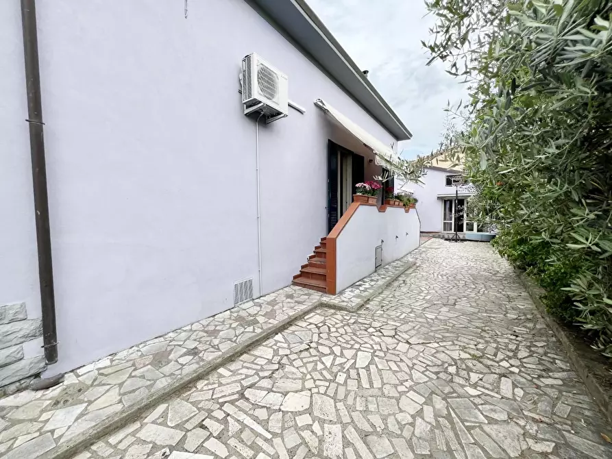 Immagine 30 di Villa in vendita  a Cascina