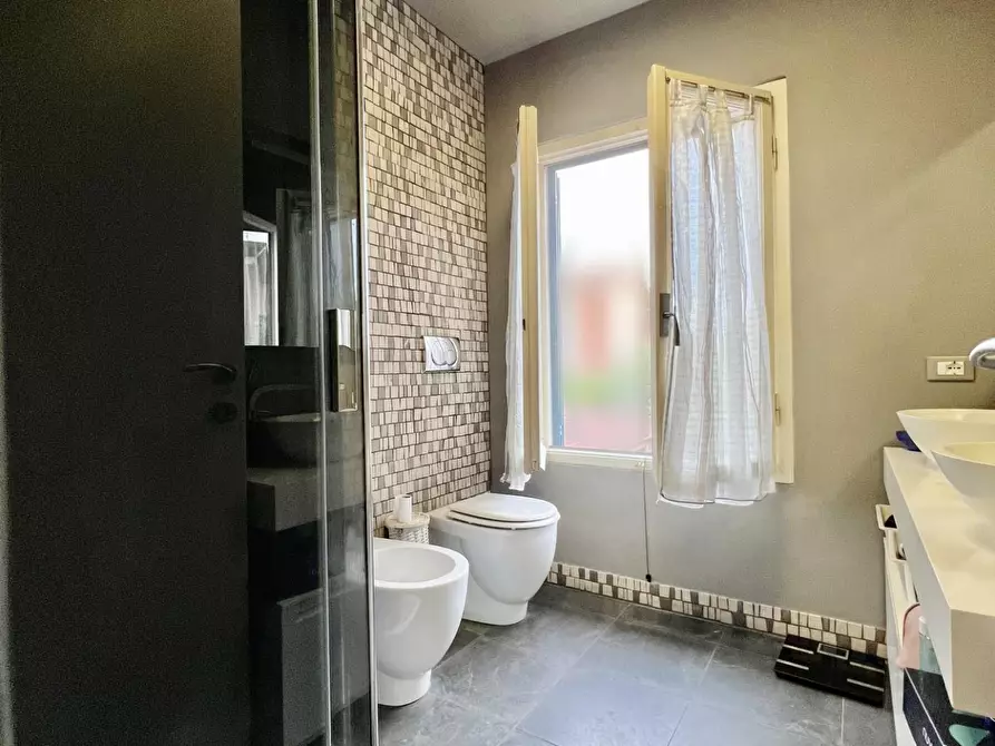 Immagine 23 di Villa in vendita  a Cascina