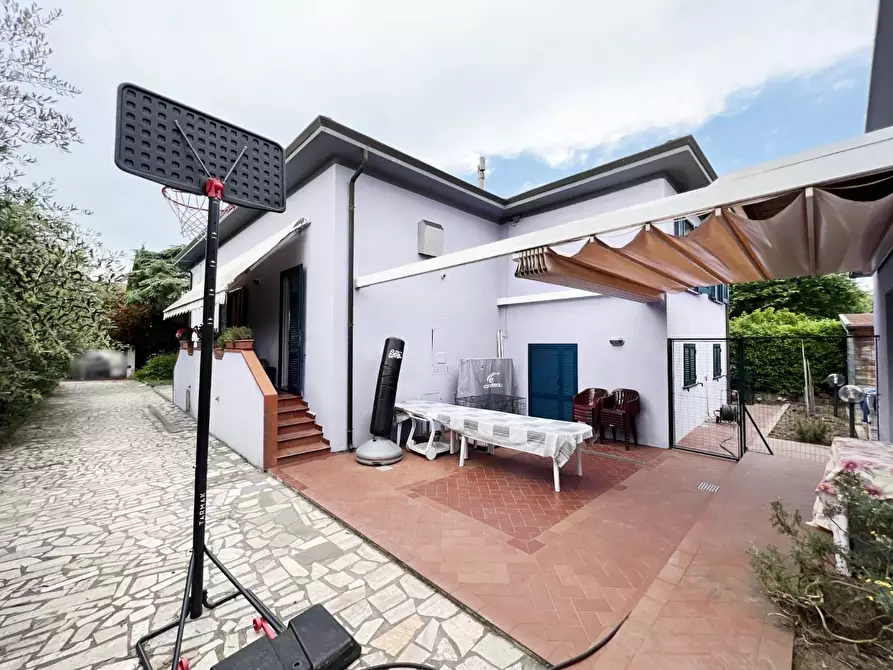 Immagine 33 di Villa in vendita  a Cascina