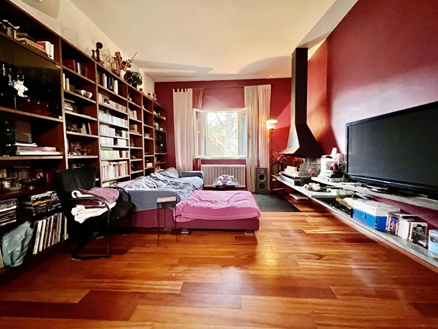 Immagine 8 di Villa in vendita  a Cascina