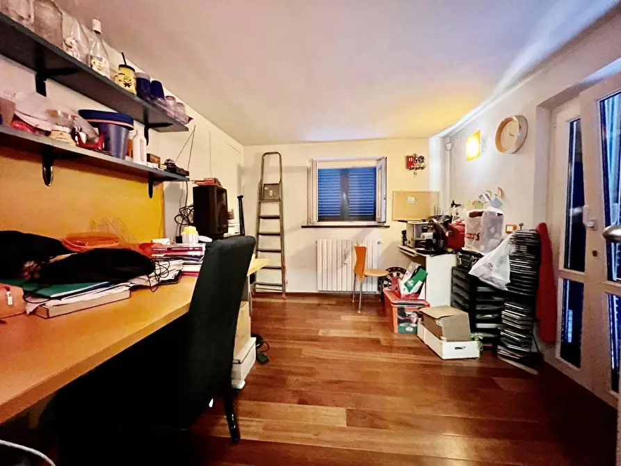 Immagine 19 di Villa in vendita  a Cascina