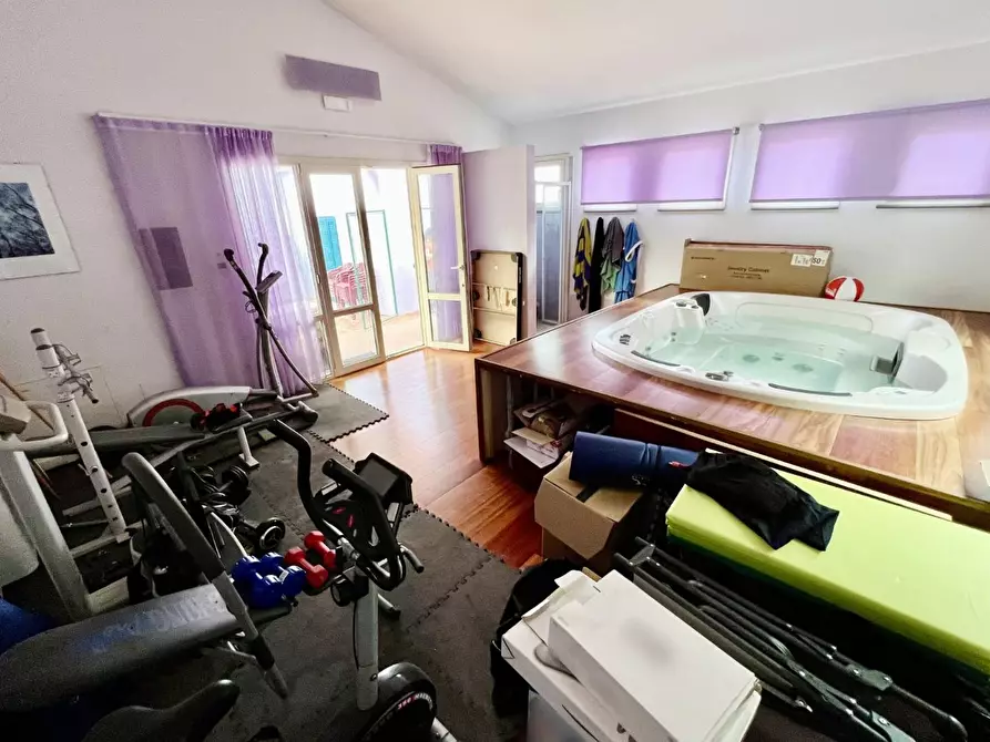 Immagine 37 di Villa in vendita  a Cascina