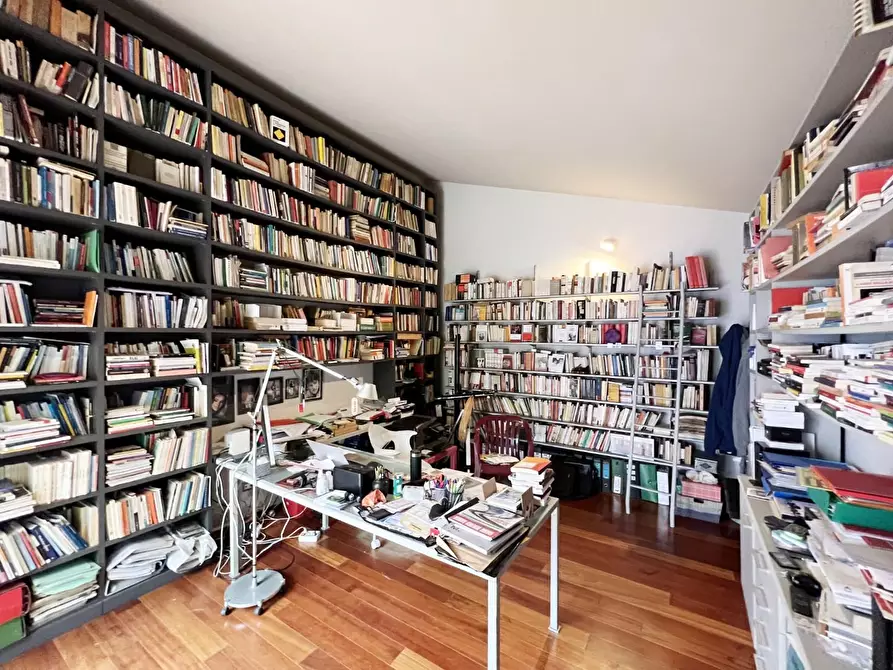 Immagine 34 di Villa in vendita  a Cascina