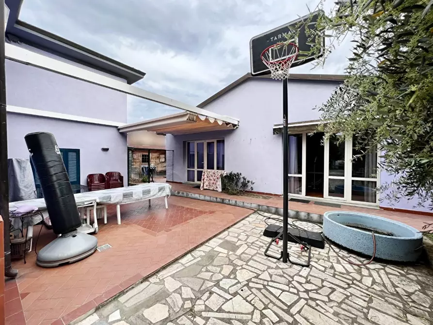 Immagine 32 di Villa in vendita  a Cascina