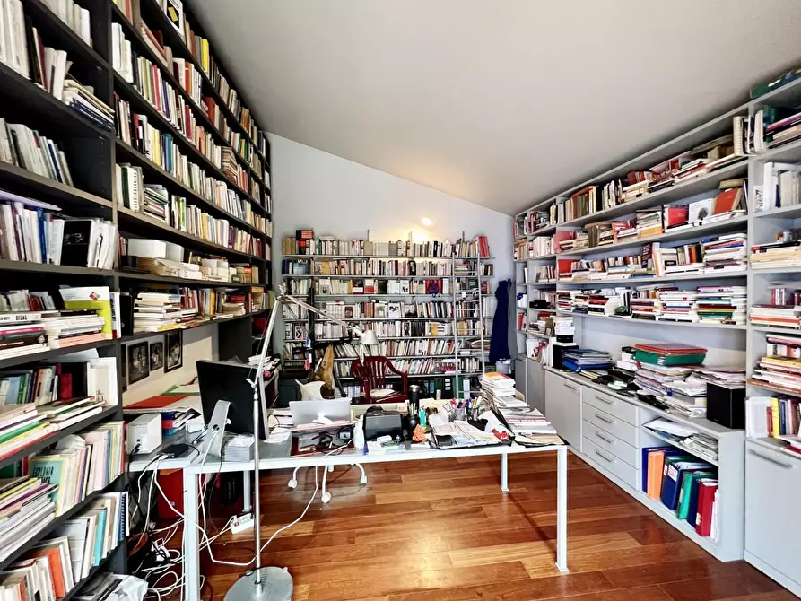 Immagine 35 di Villa in vendita  a Cascina