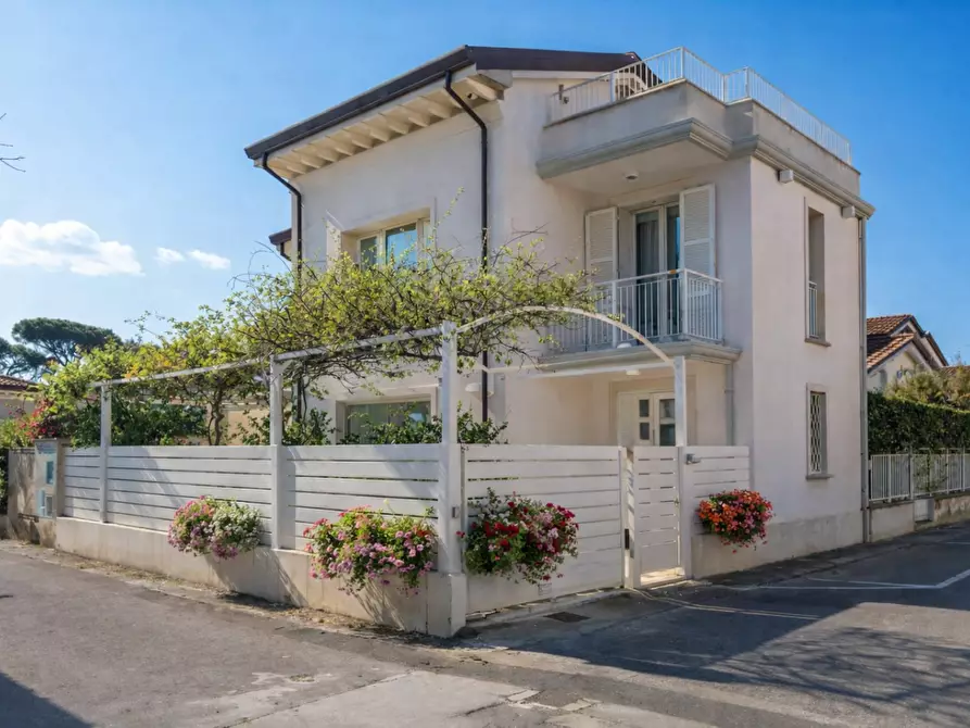 Immagine 3 di Casa bifamiliare in vendita  a Forte Dei Marmi