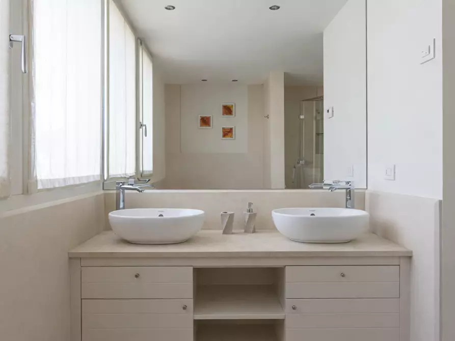 Immagine 21 di Casa bifamiliare in vendita  a Forte Dei Marmi