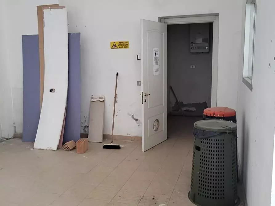 Immagine 9 di Magazzino in vendita  a Campi Bisenzio