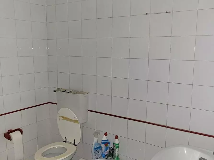 Immagine 8 di Magazzino in vendita  a Campi Bisenzio