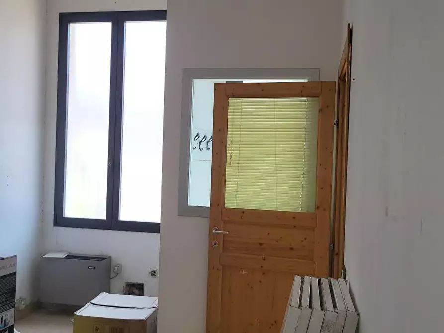 Immagine 10 di Magazzino in vendita  a Campi Bisenzio