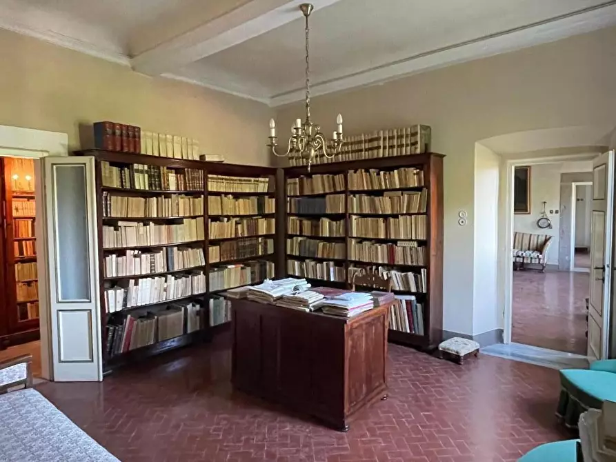 Immagine 21 di Villa in vendita  a Pescaglia