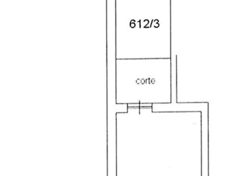Immagine 2 di Locale commerciale in vendita  a Carrara