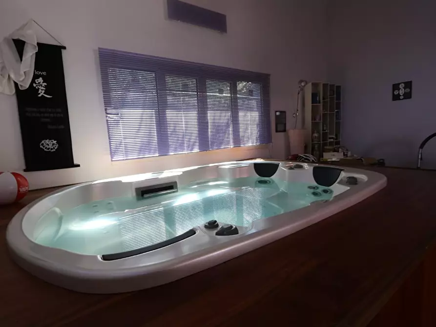 Immagine 29 di Villa in vendita  a Cascina