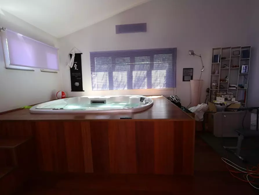 Immagine 28 di Villa in vendita  a Cascina